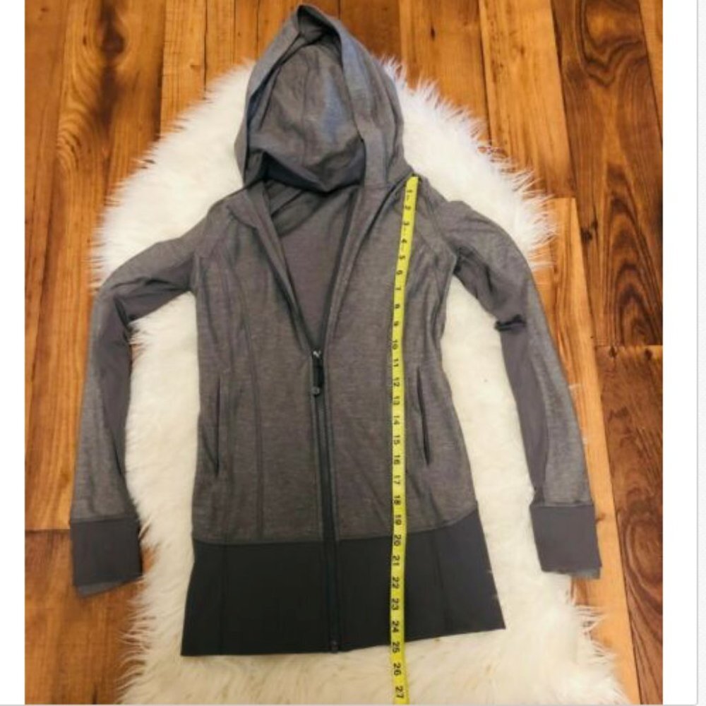 Lululemon Define Jacket Pattern Gray Euc Size 4 - image 3